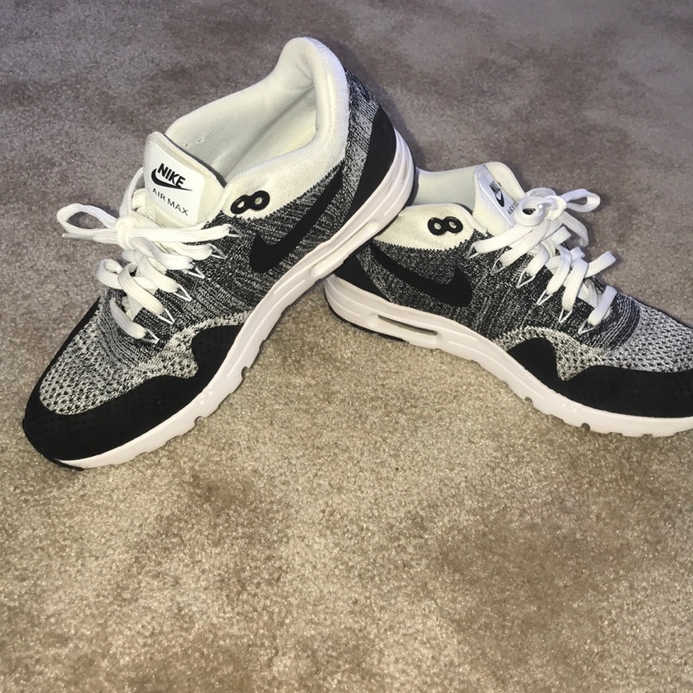 NIKE Air Maxs